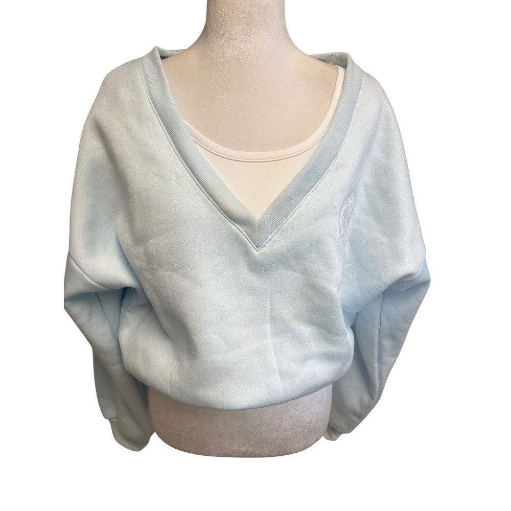 Madden Girl Sweatshirt Womens Sz M V-Neck Cropped Pullover Crest Light Blue Y2K